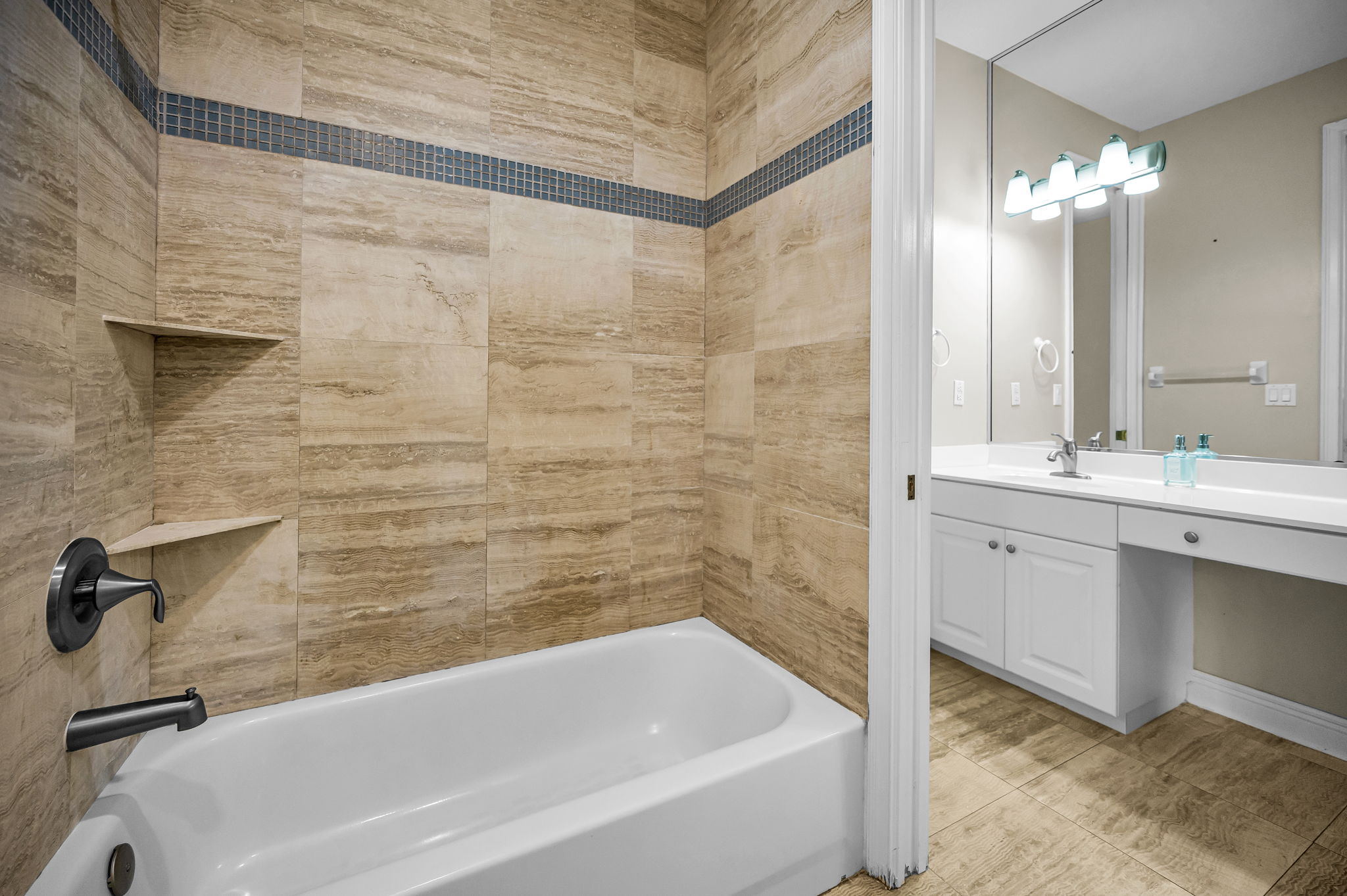 Jack n Jill Bathroom1b