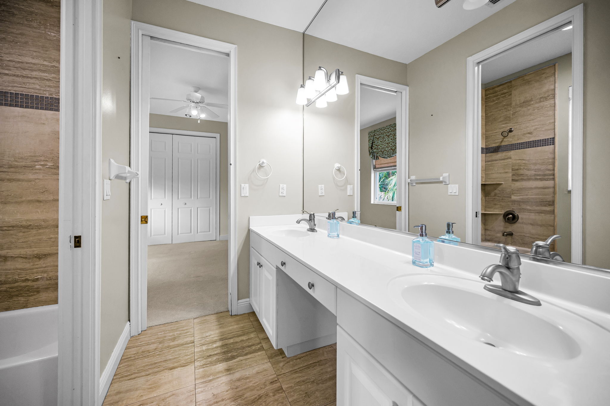 Jack n Jill Bathroom1c