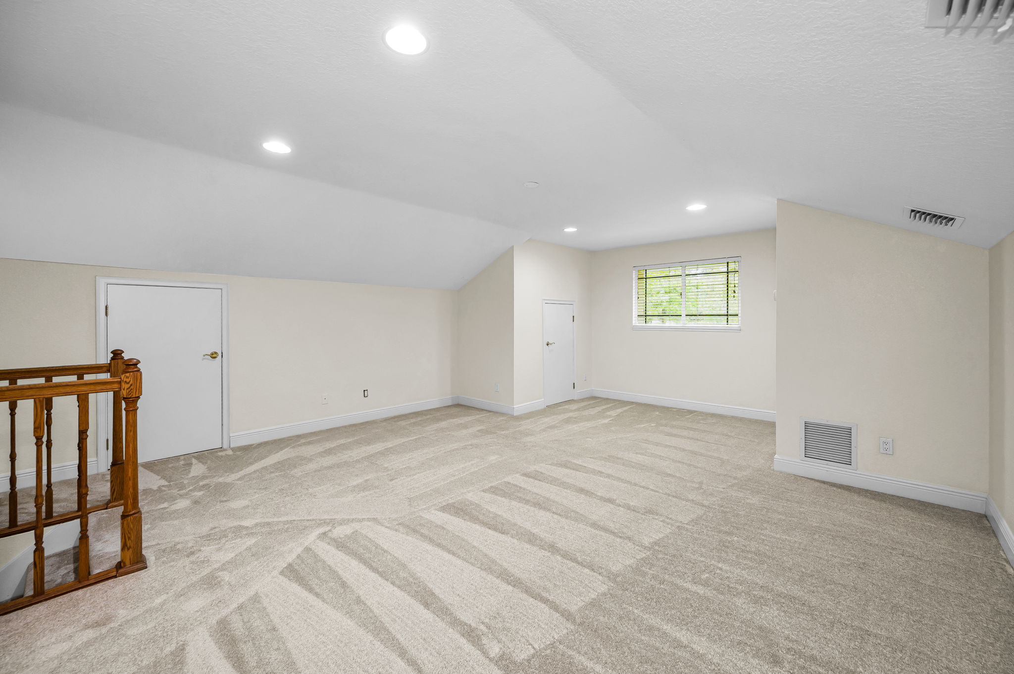Upper Level Bonus Room1
