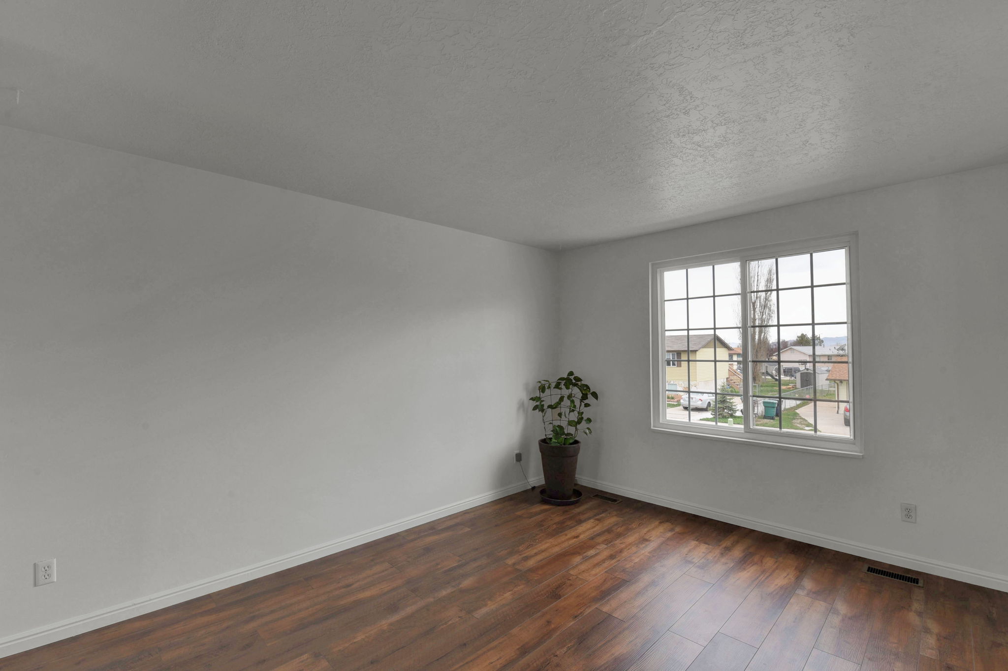  2272 S 300 W, Clearfield, UT 84015, US Photo 2