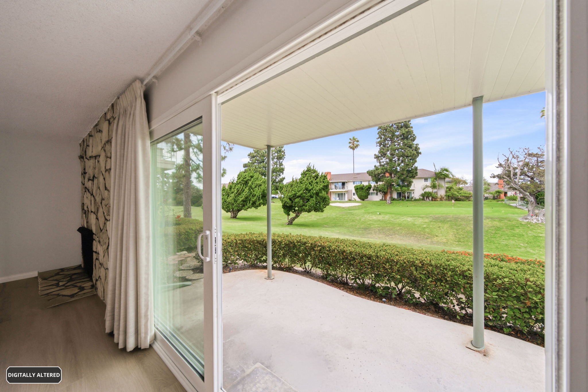 Large Glass Slider to Rear Patio