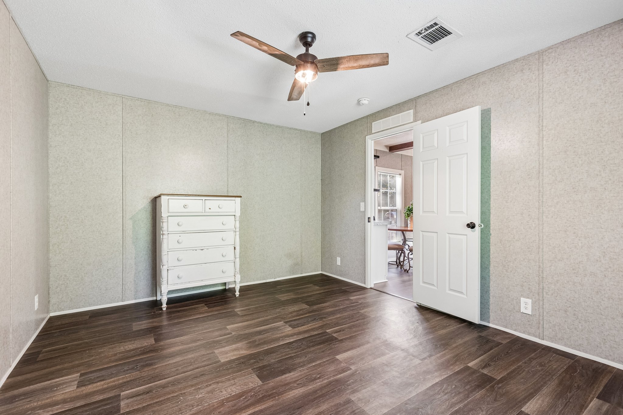 Juneberry Court-S0907-020.jpg