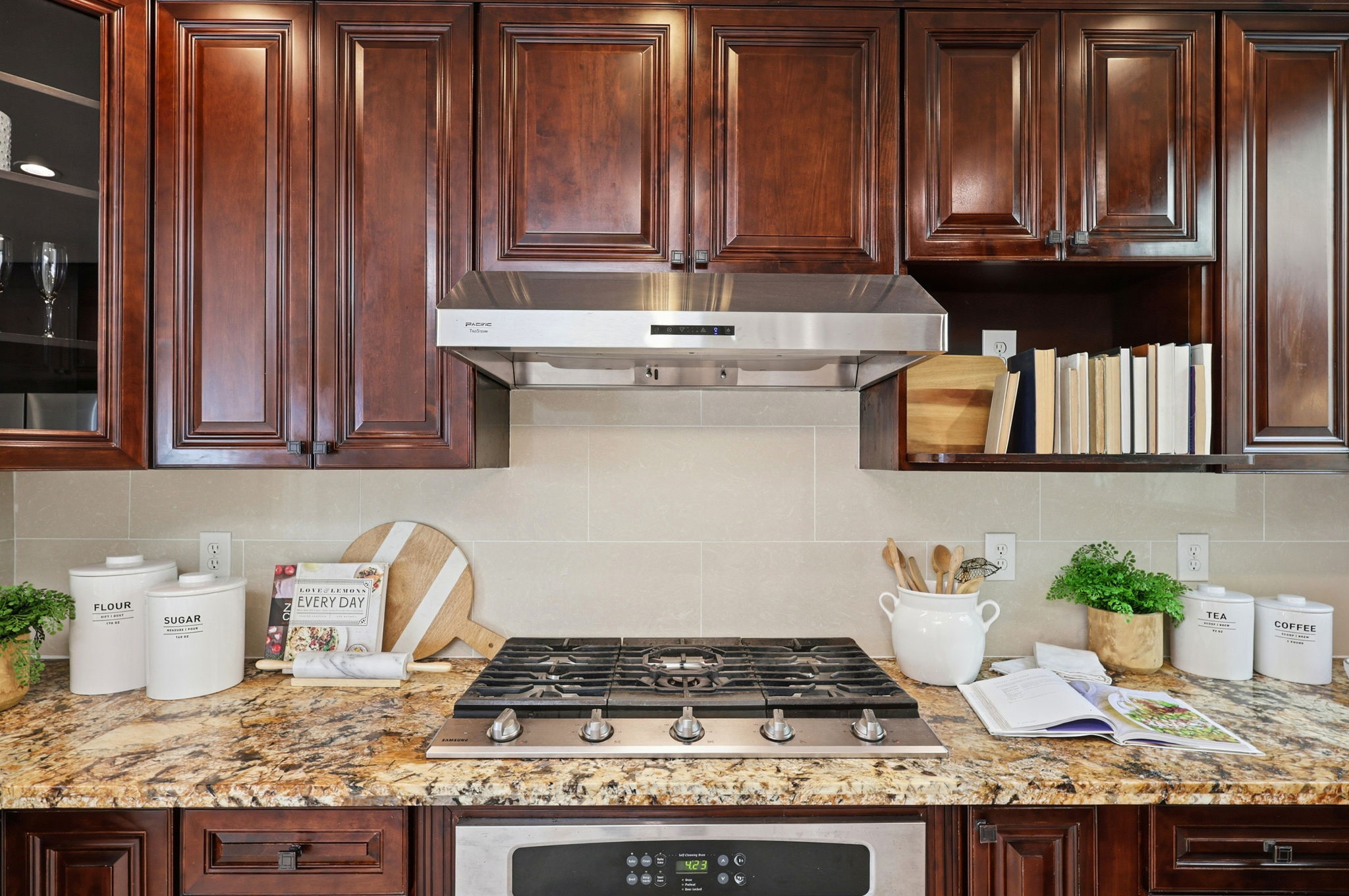 011_F8_2275 35th Ave