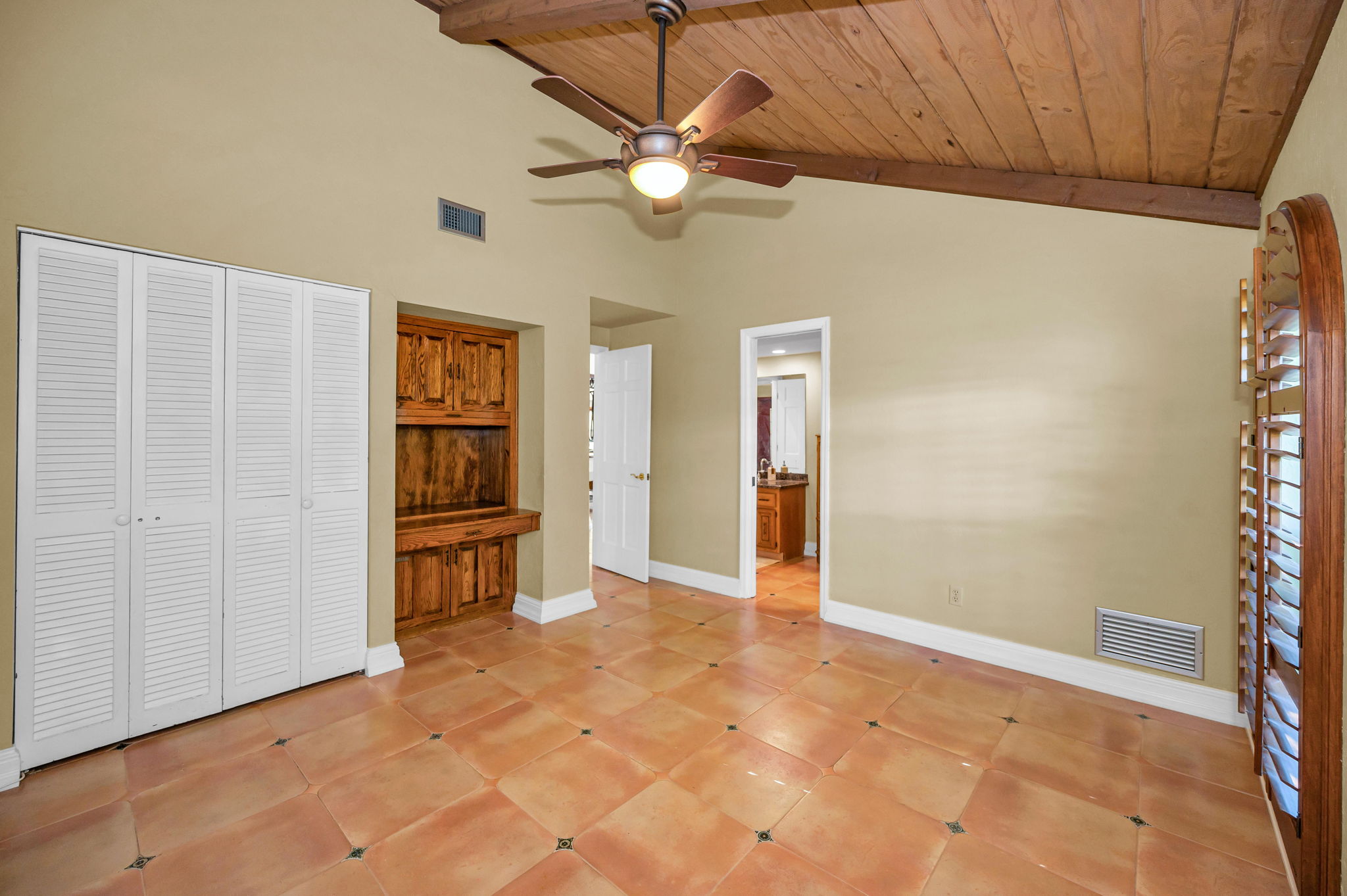 First Floor Guest Bedroom1b