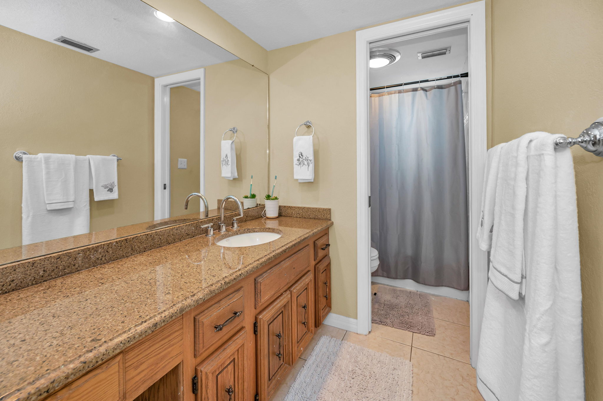 Upper Level Bathroom2