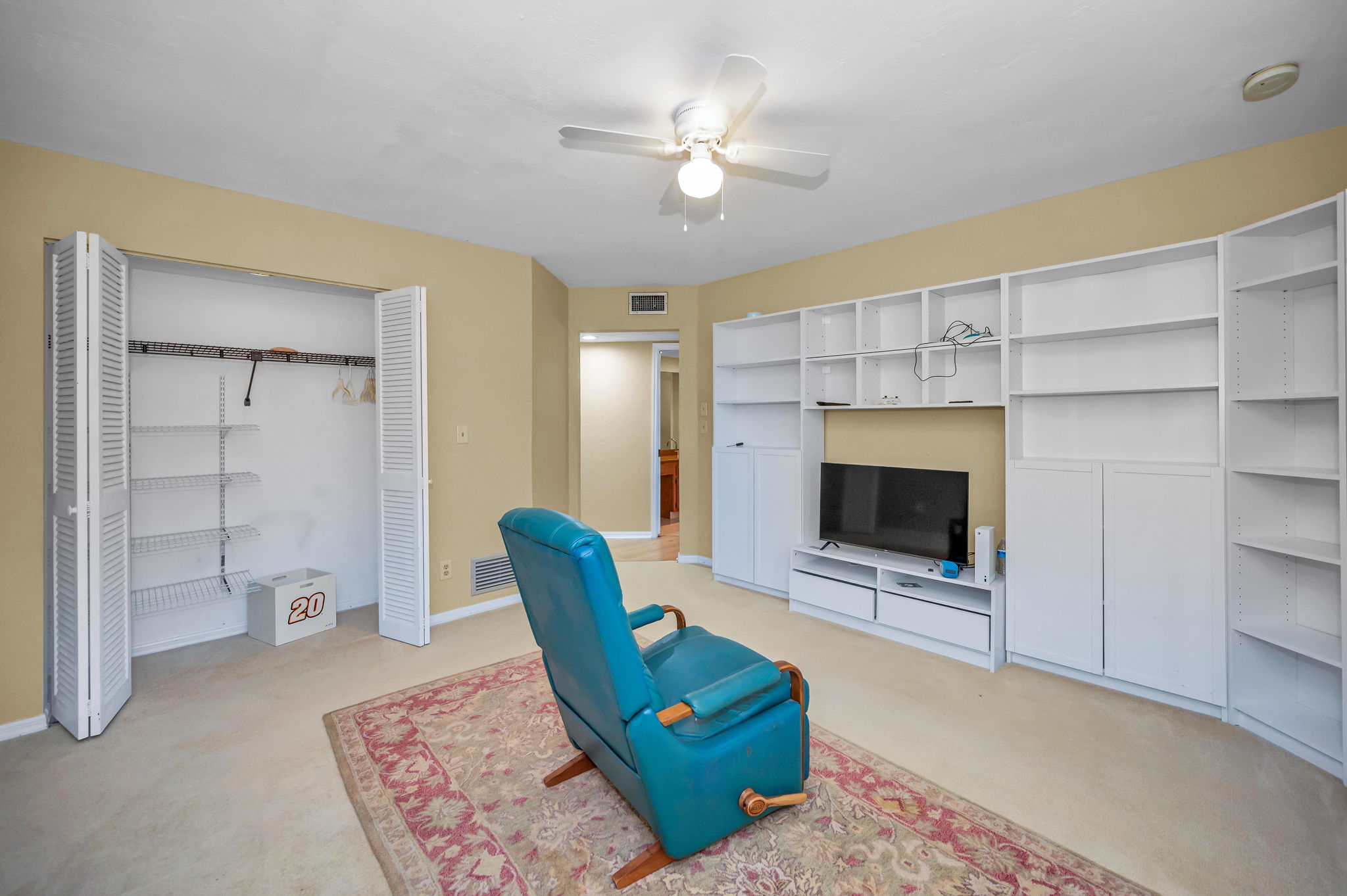 Upper Level Bedroom3