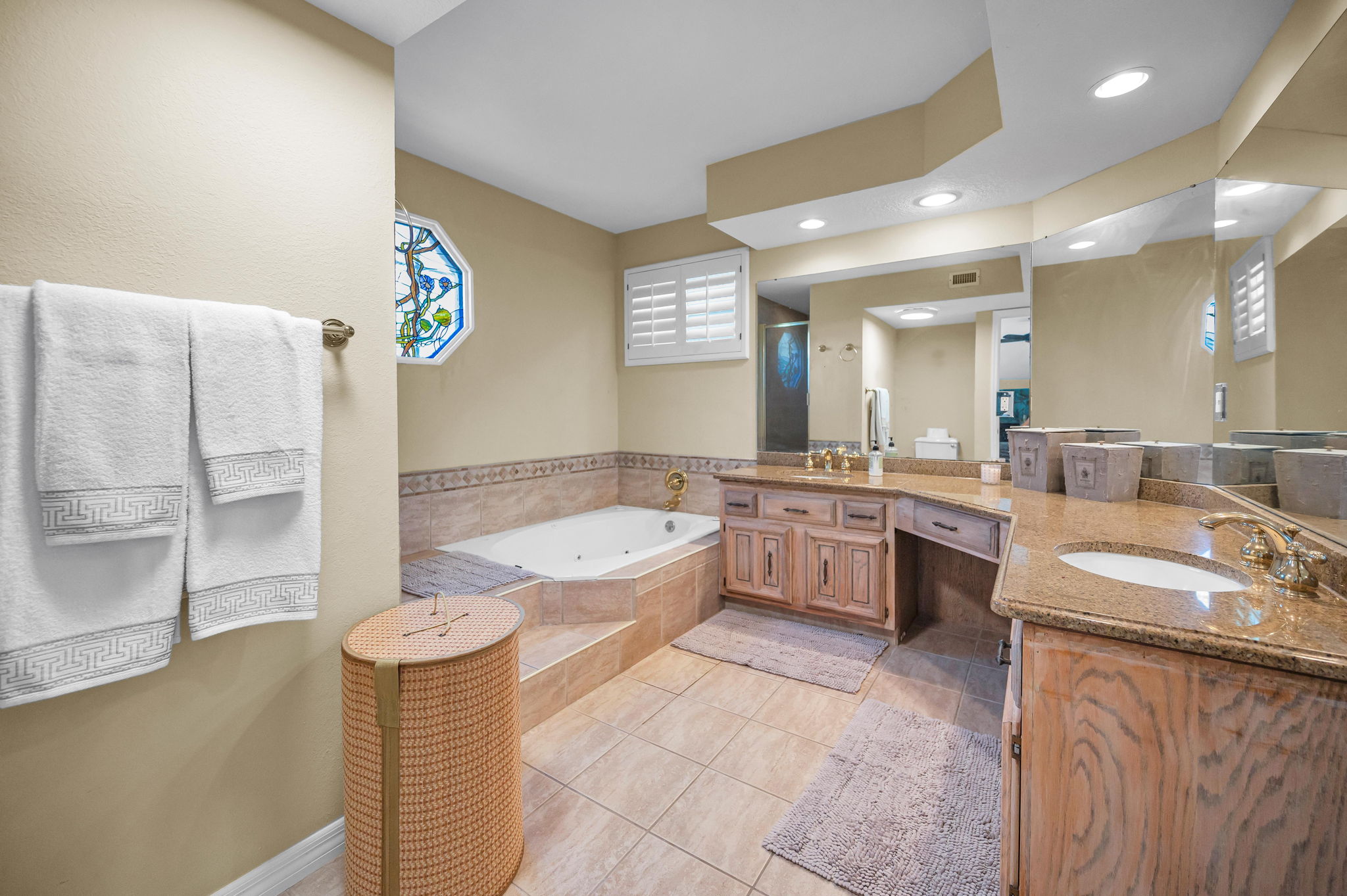 Upper Level Primary Bathroom1a