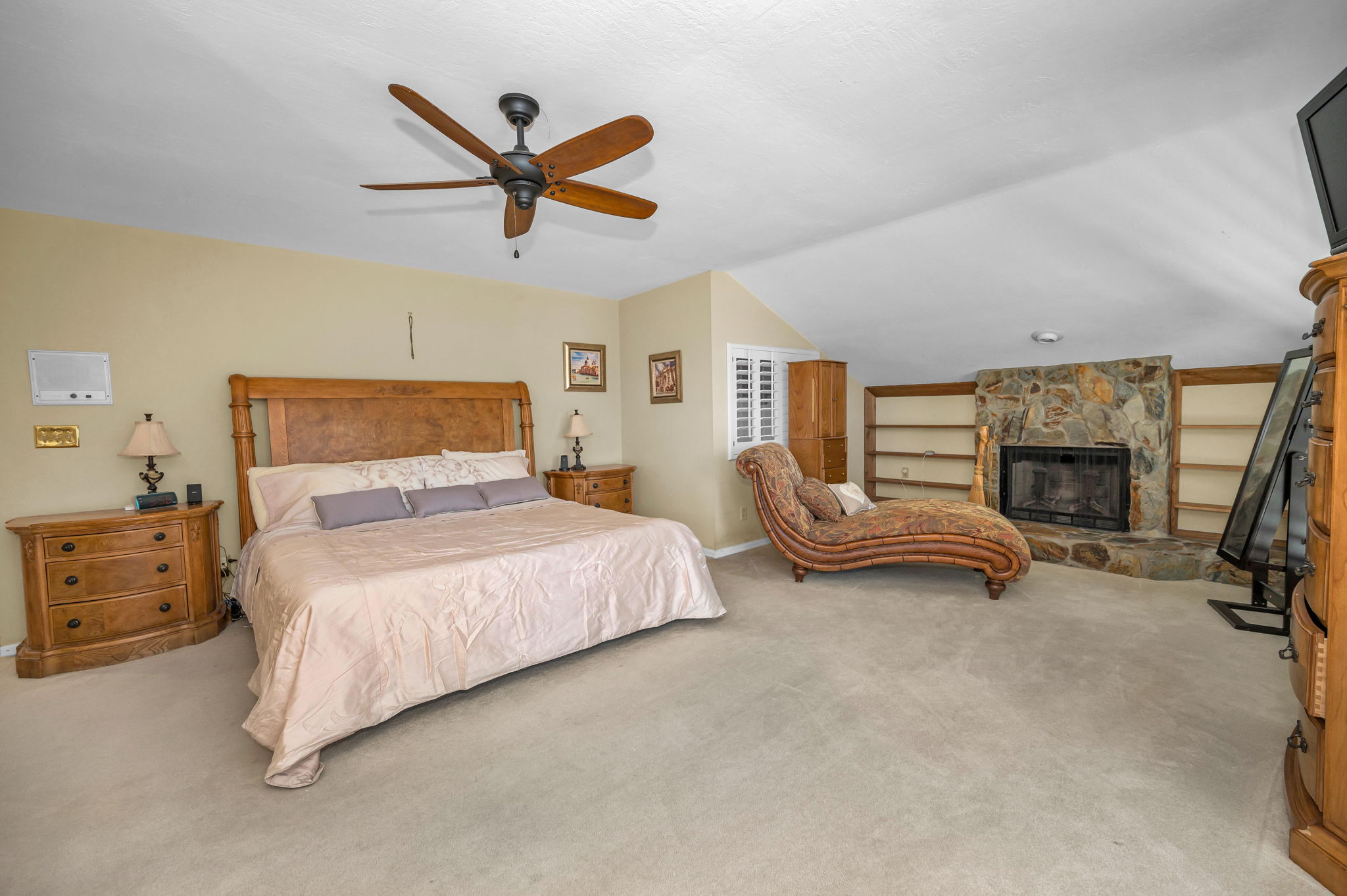Upper Level Primary Bedroom1a