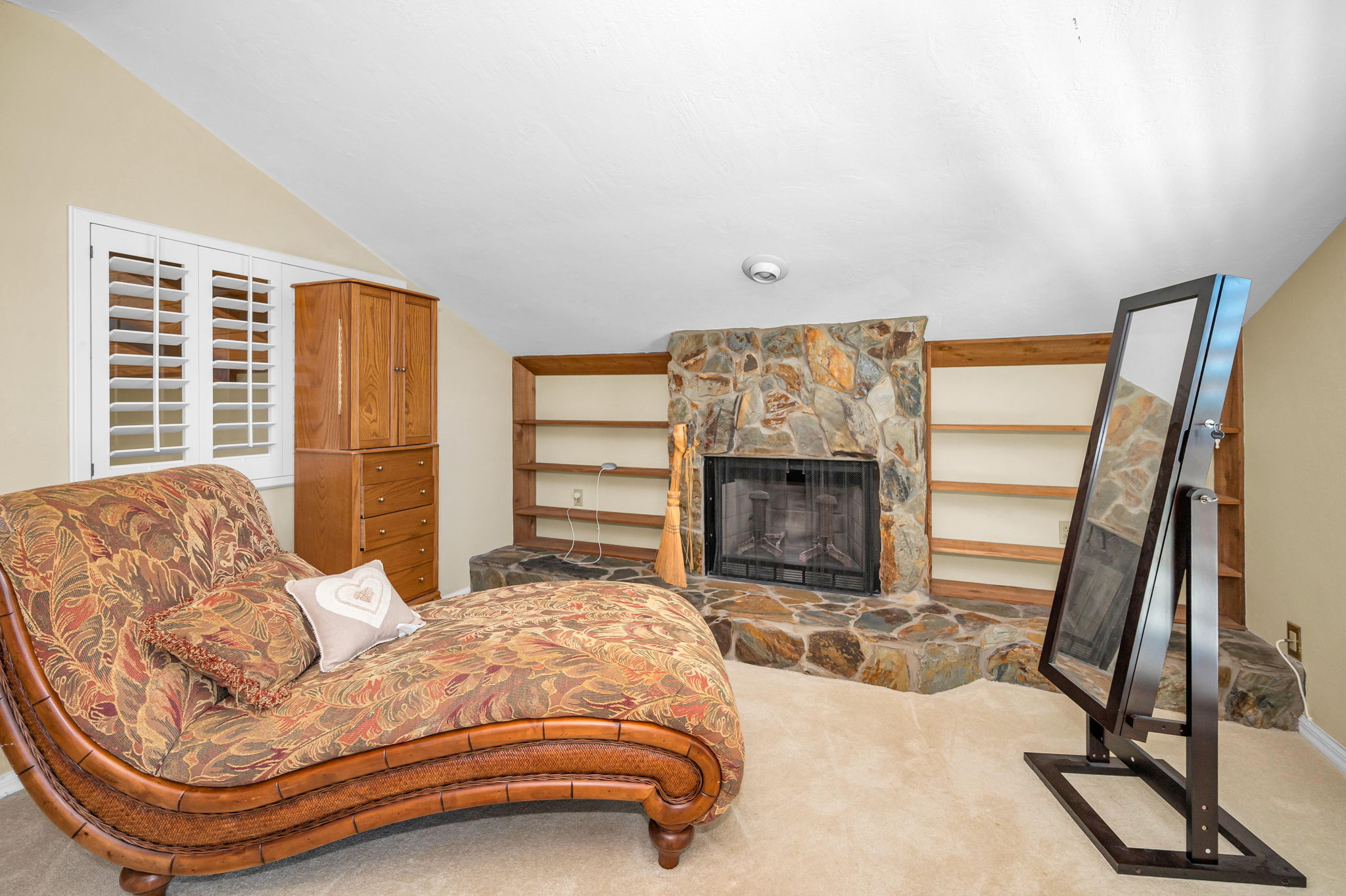Upper Level Primary Bedroom1b