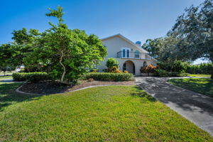 Front Exterior5