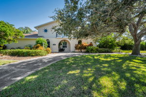 Front Exterior10