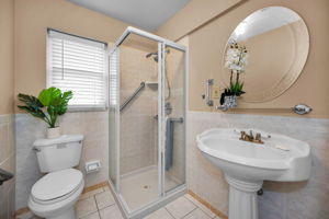 Guest Bathroom2