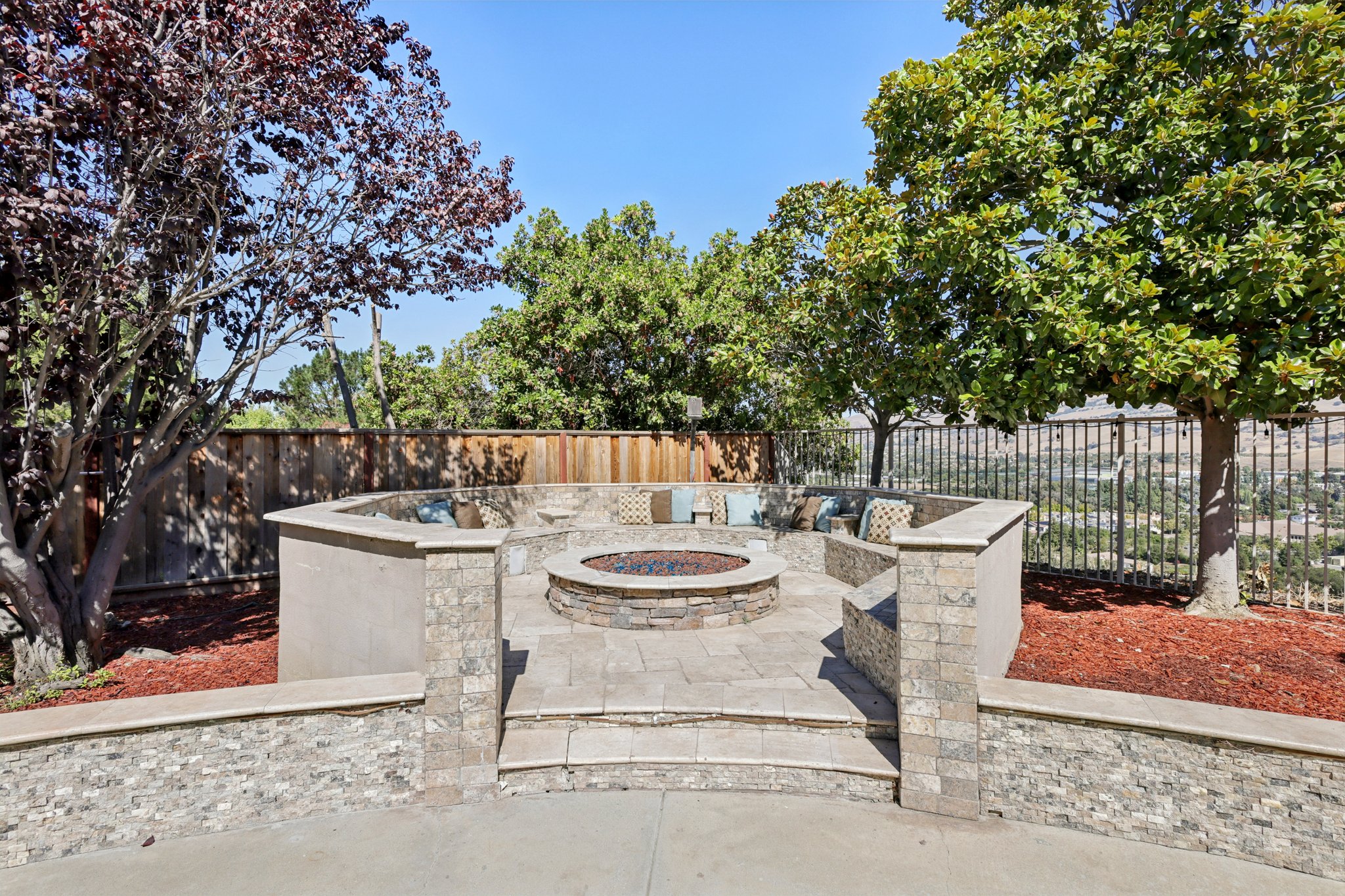 Bentley Ridge Dr-S0810-054.jpg