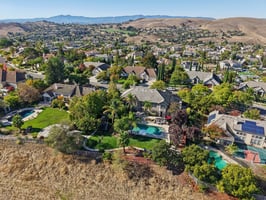 Bentley Ridge Dr-S0810-077.jpg