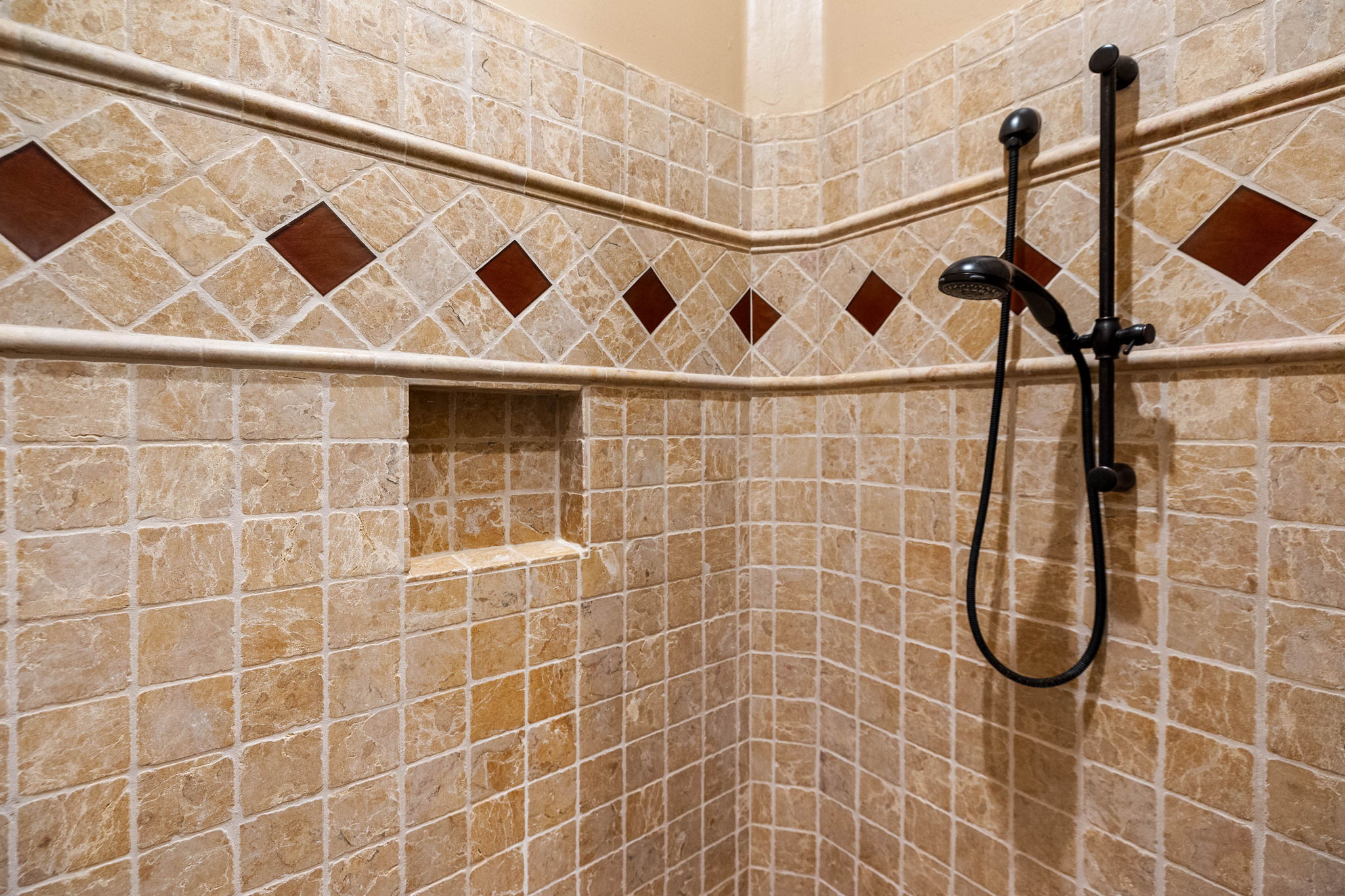 Primary Bathroom (4)