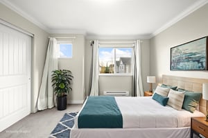 DSC05561 virtually staged.jpeg