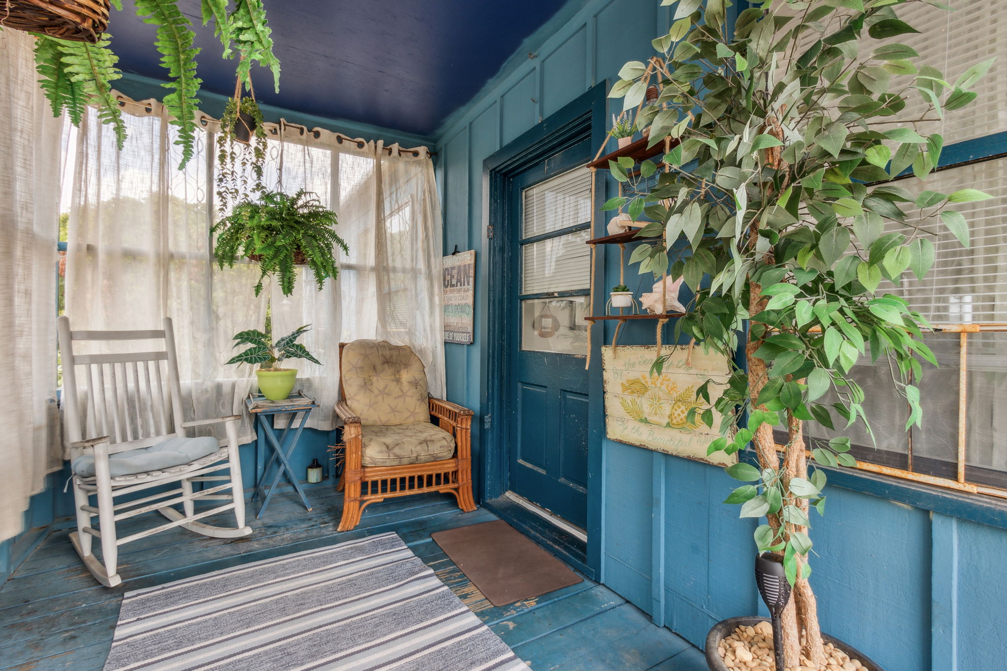 Screened-in Porch