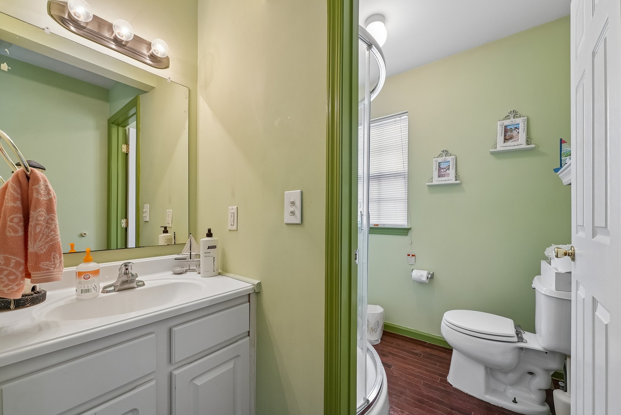 1st Floor Bathroom