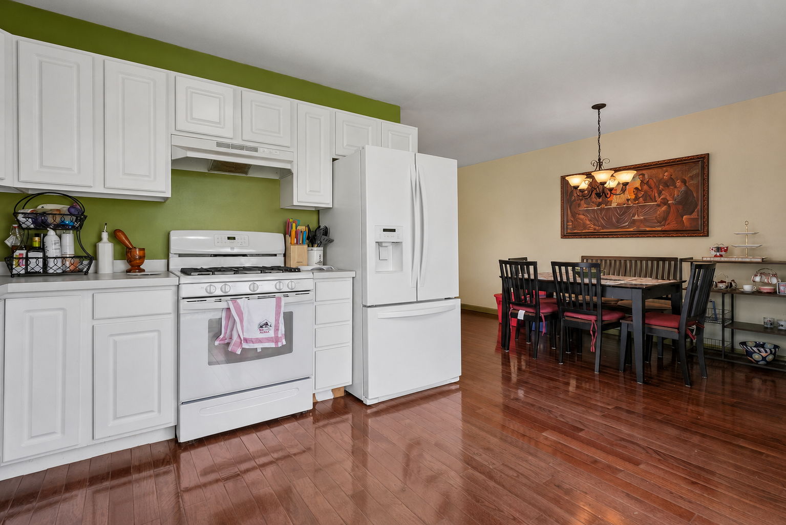 Kitchen/Eating Area