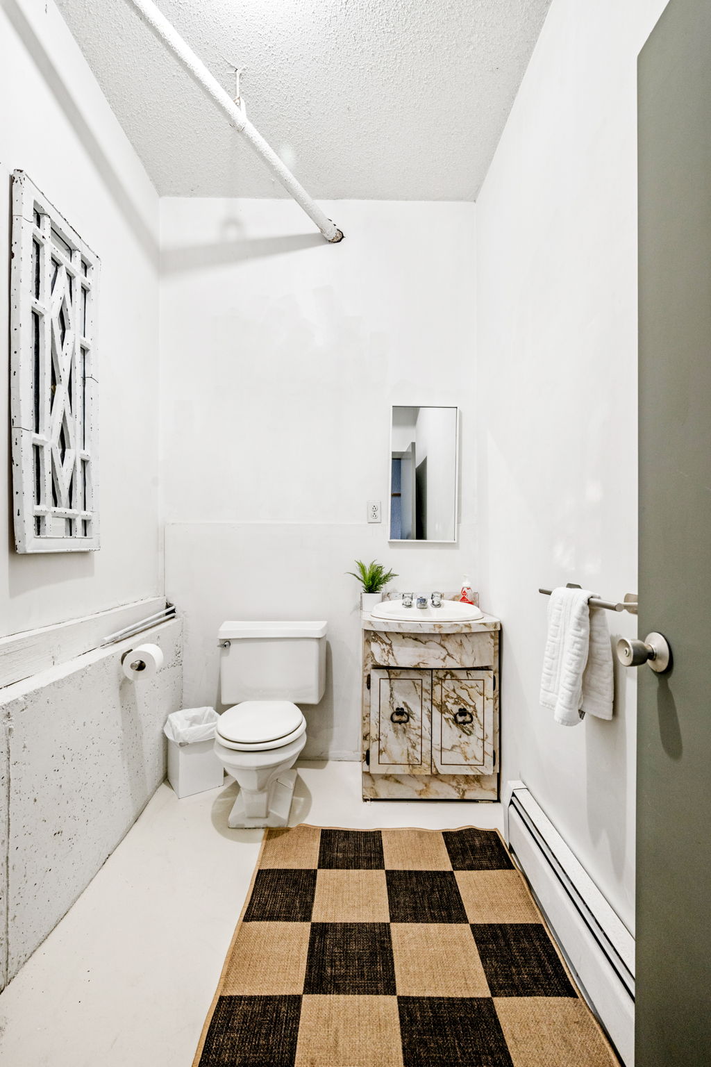 Bathroom IV