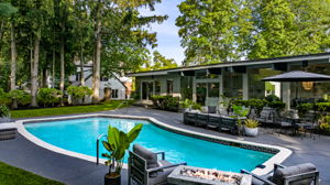In-ground gunite swimming pool