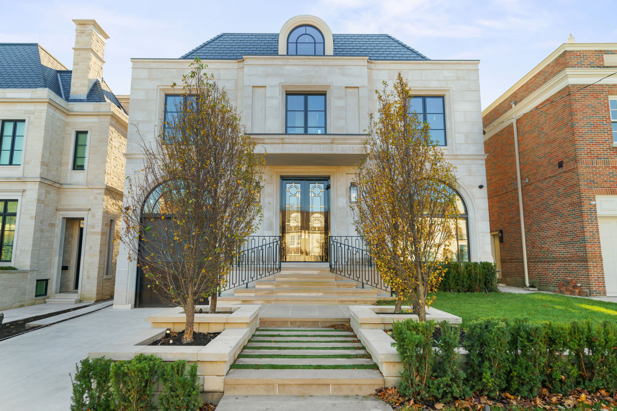 228 Dunvegan Road Toronto, ON M5P 2P2