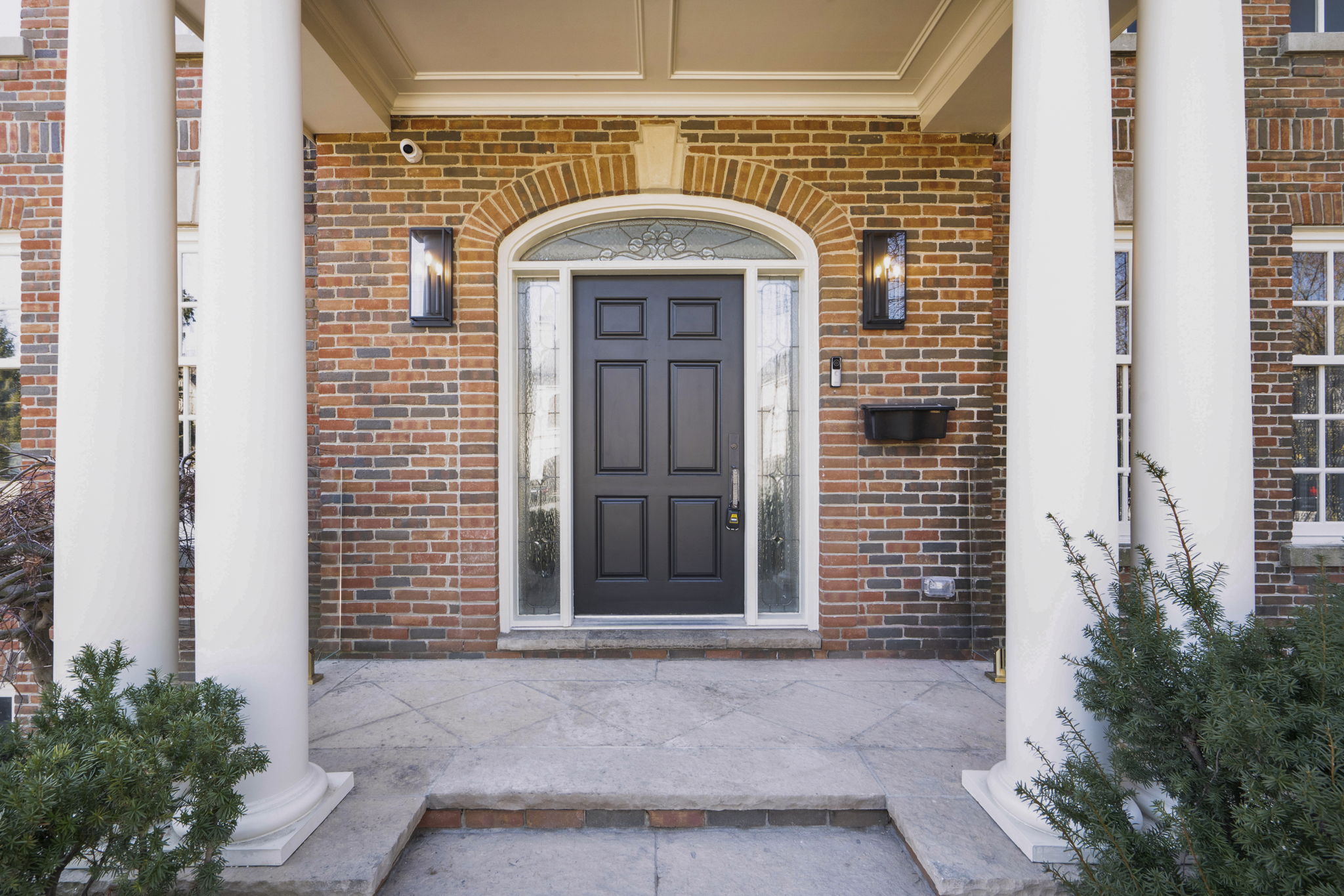 228 Dunvegan Rd. Toronto, ON M5P 2P2