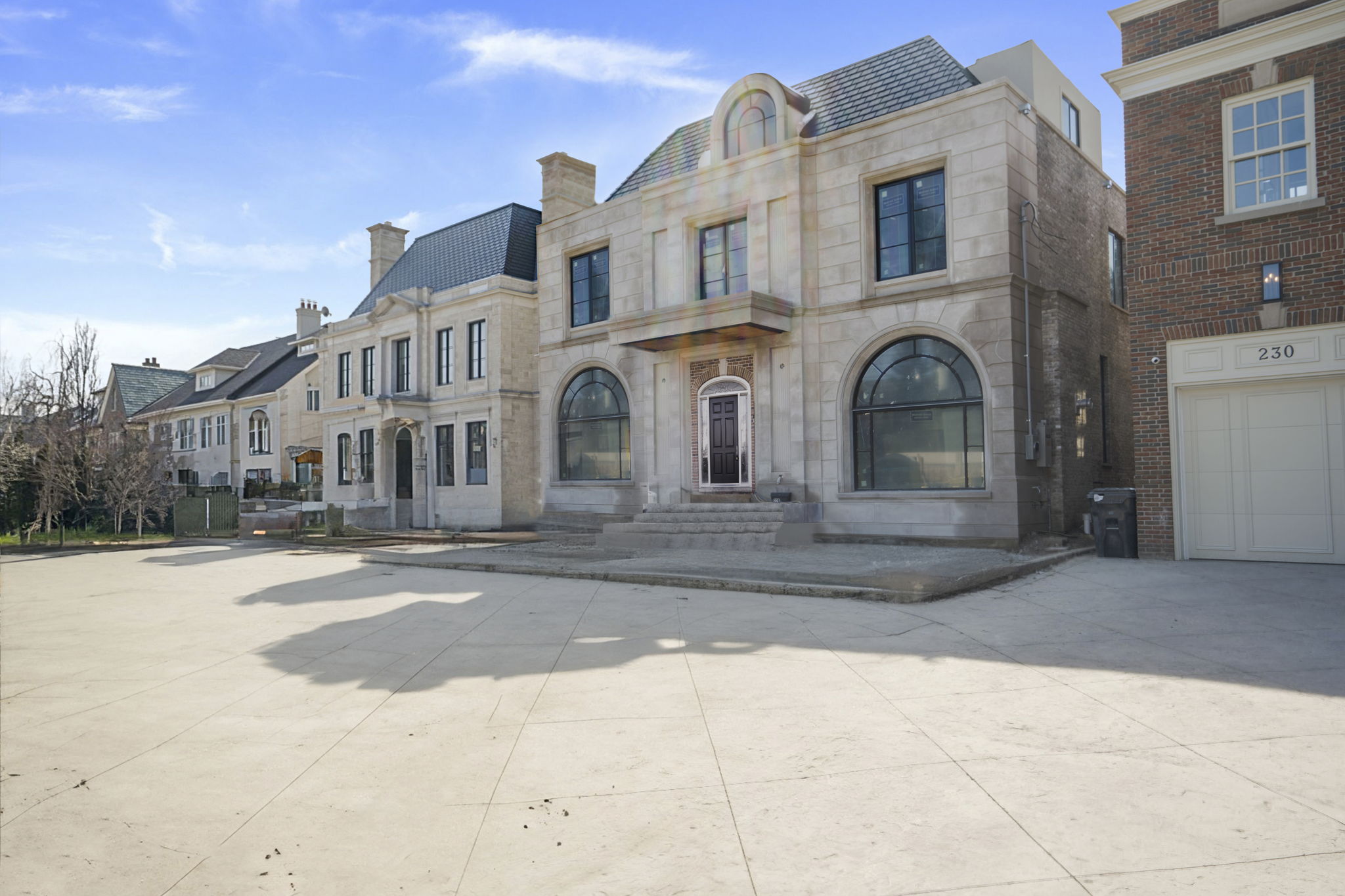 228 Dunvegan Rd. Toronto, ON M5P 2P2