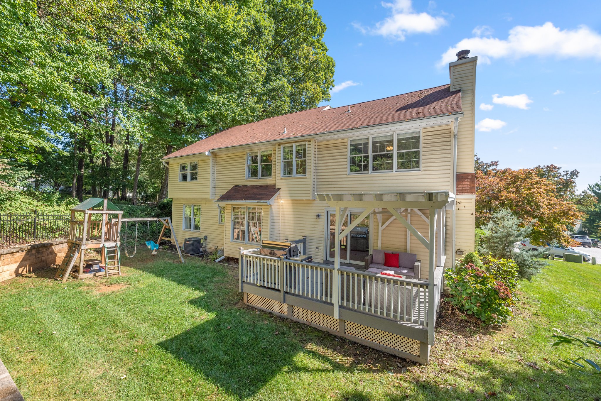 48. Back exterior.jpg