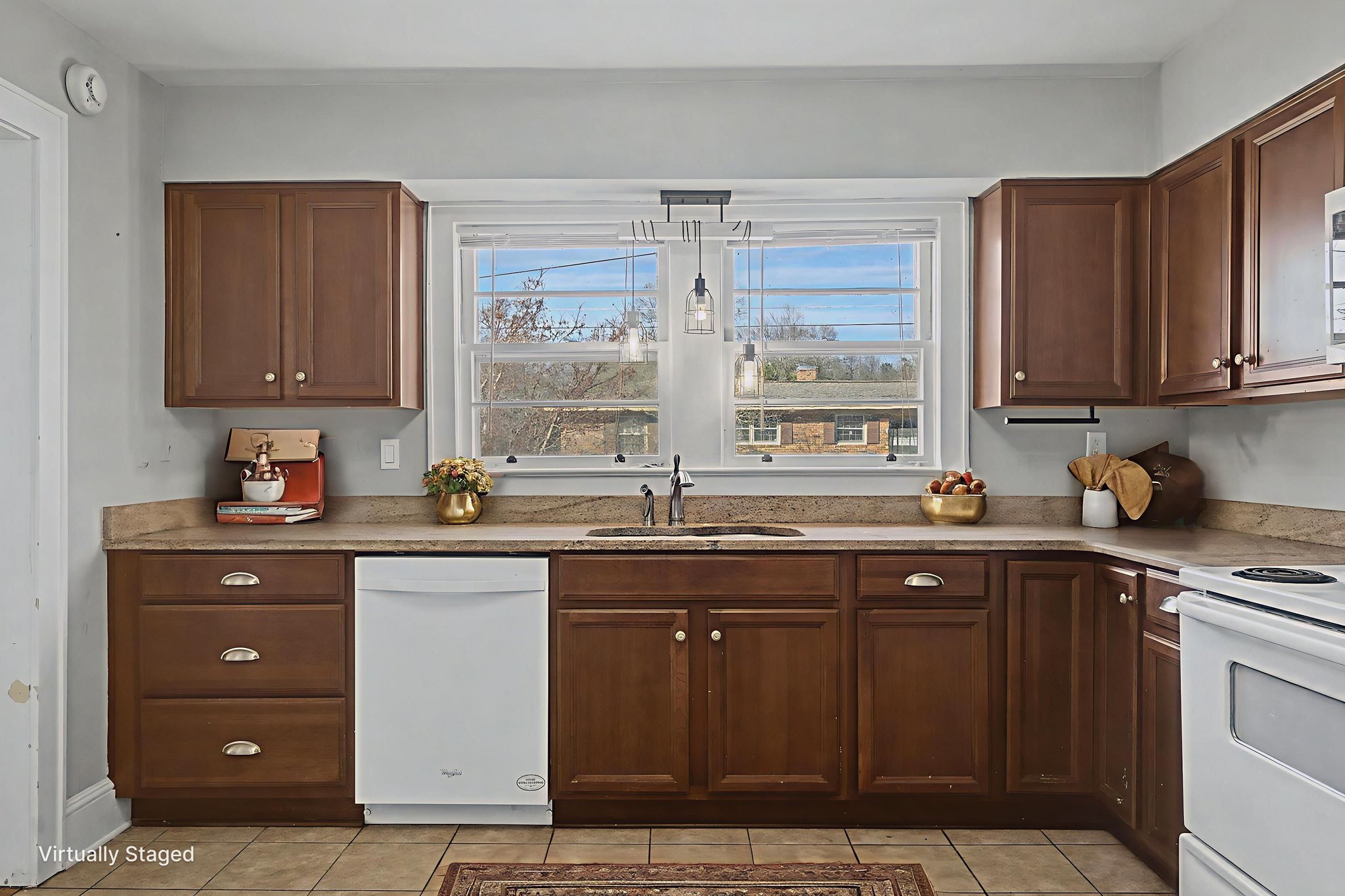 DSC08811 virtually staged.jpeg