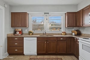 DSC08811 virtually staged.jpeg