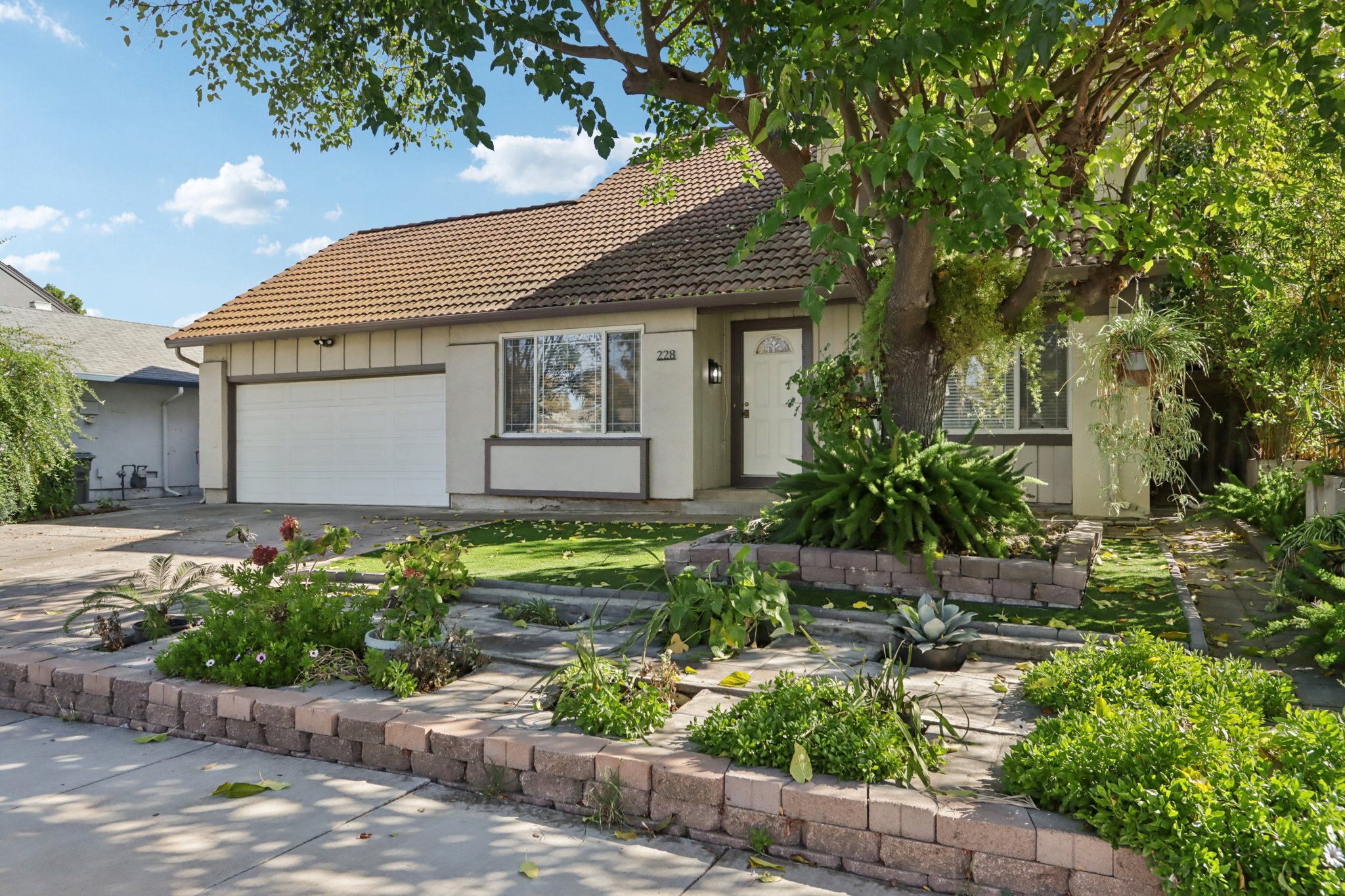 Martinvale Ln-L0811-003.jpg