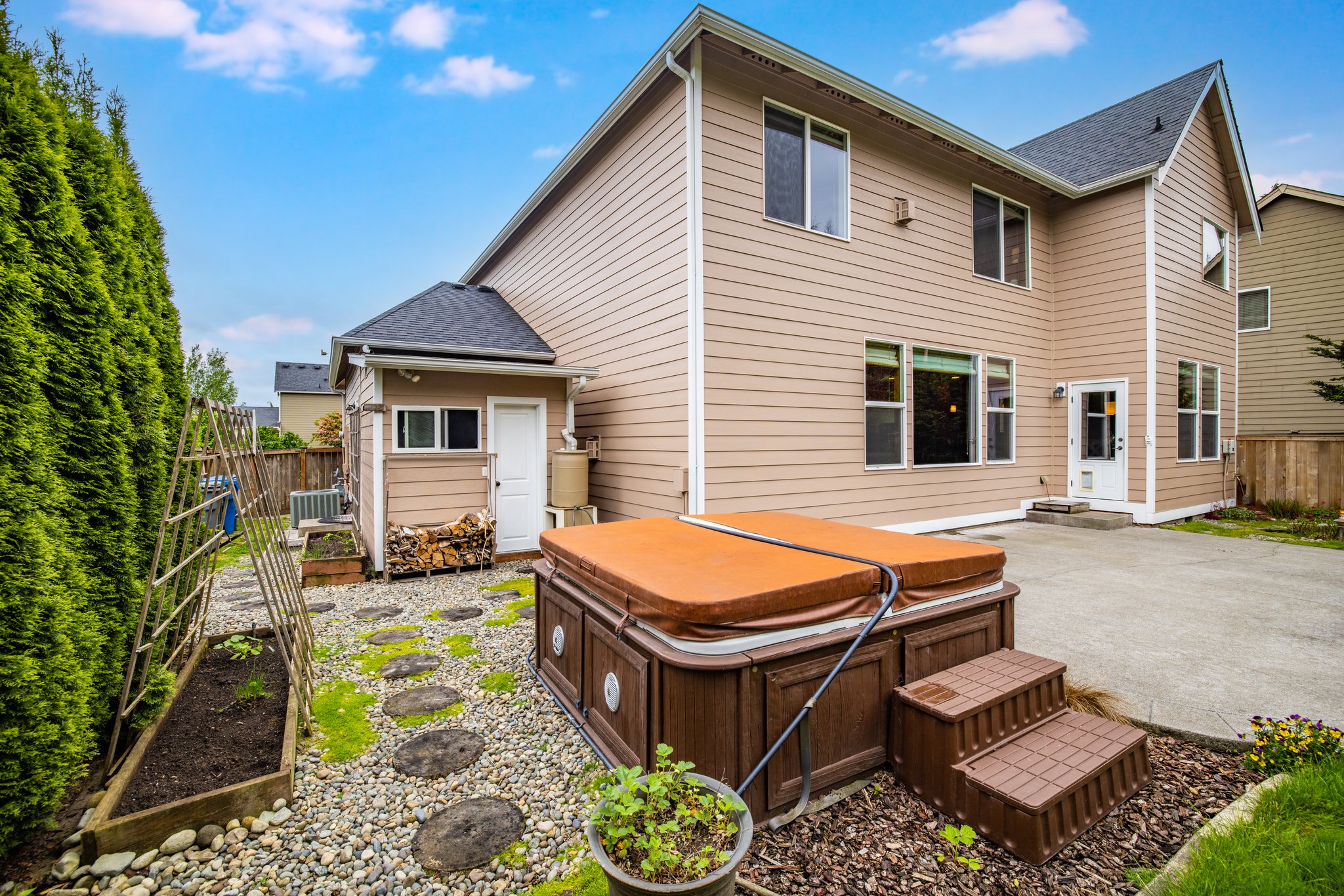 Garden areas, hot tub and patio area