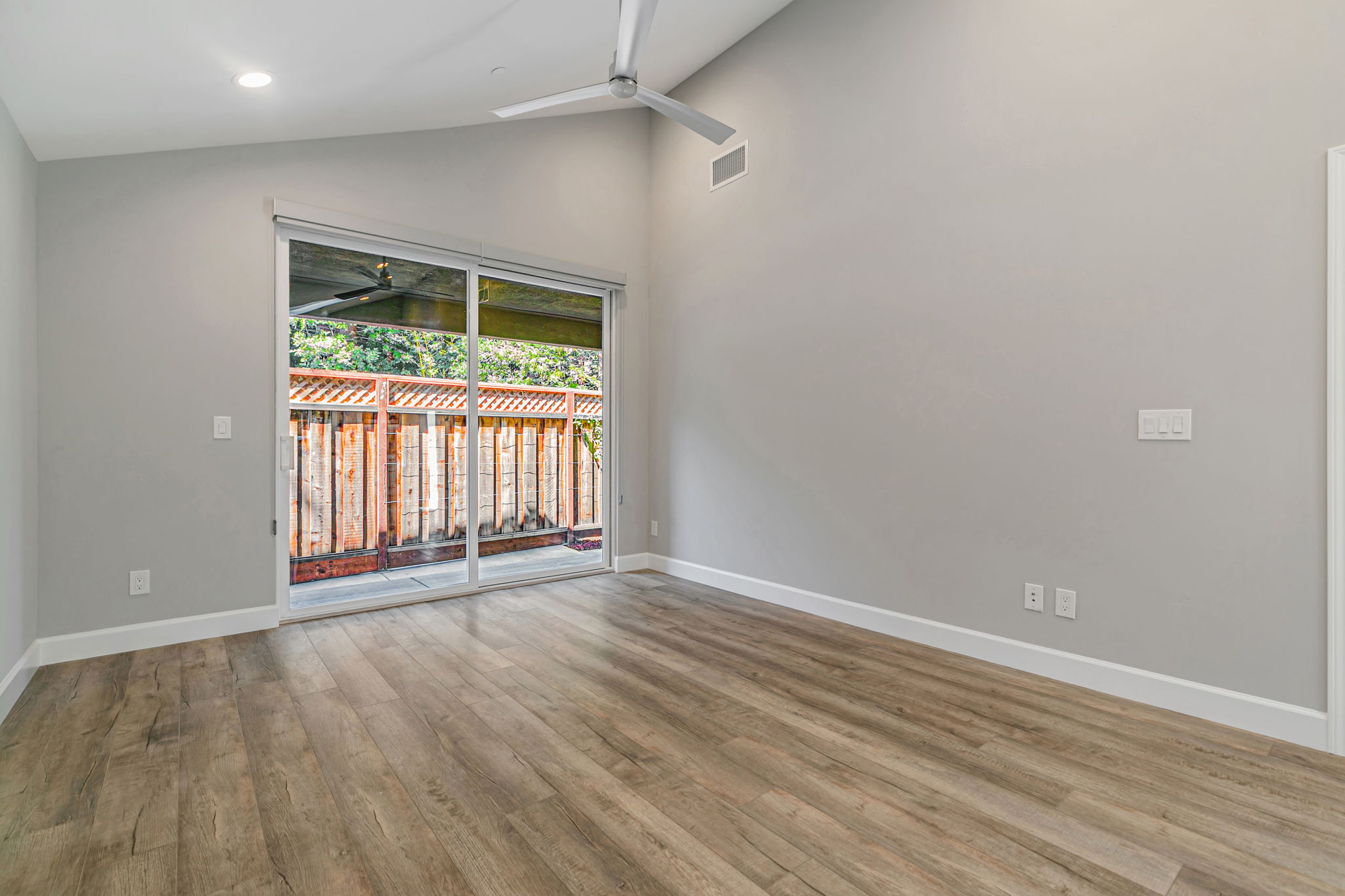 007_22826 Sequoia Dr A
