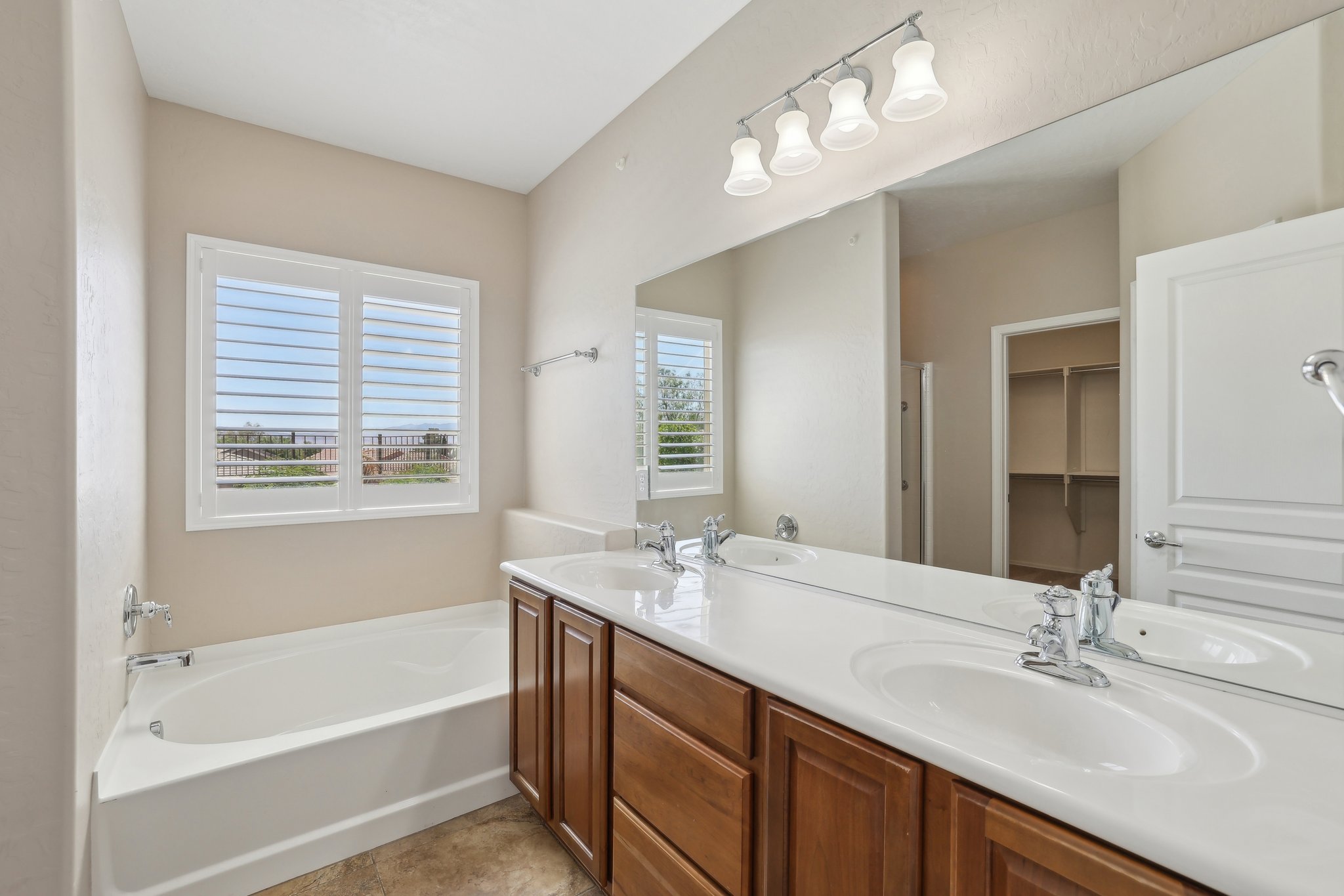 Carambala Ln-2405-024.jpg