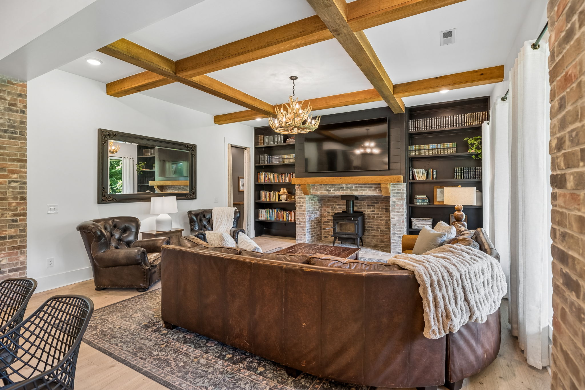  Photo 33