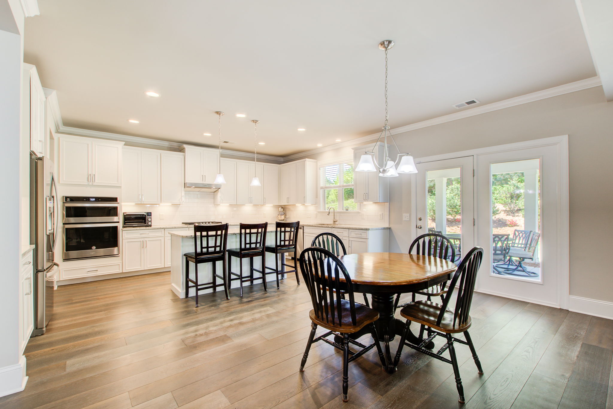 11 Kitchen Breakfast Area Split w Patio Walkout