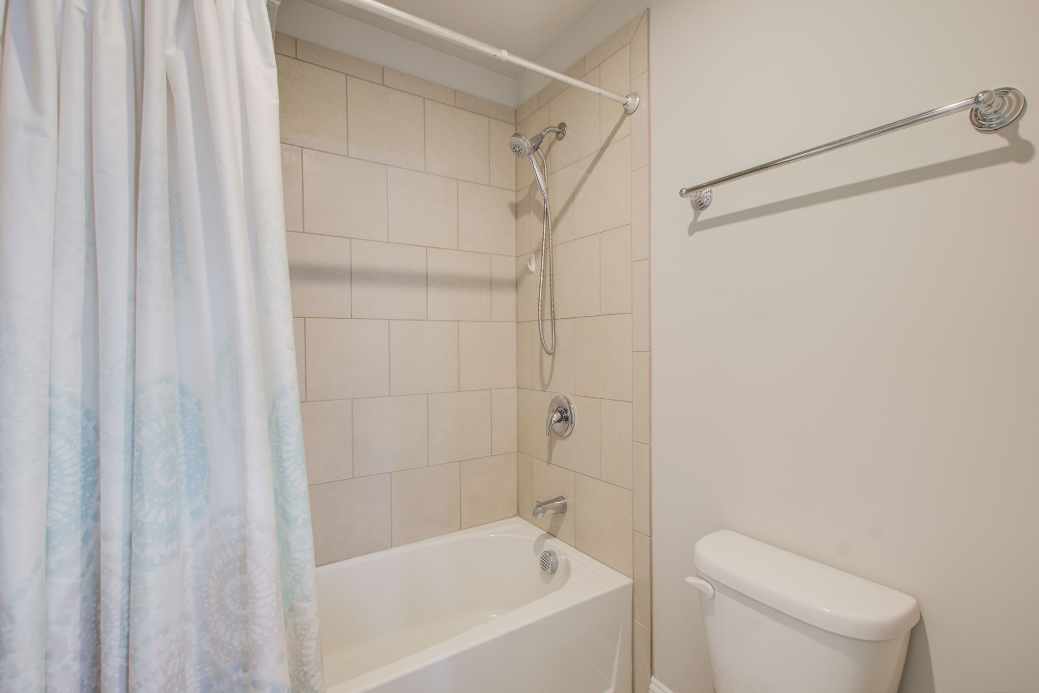 30 J&J Bath B Shower Tub Detail