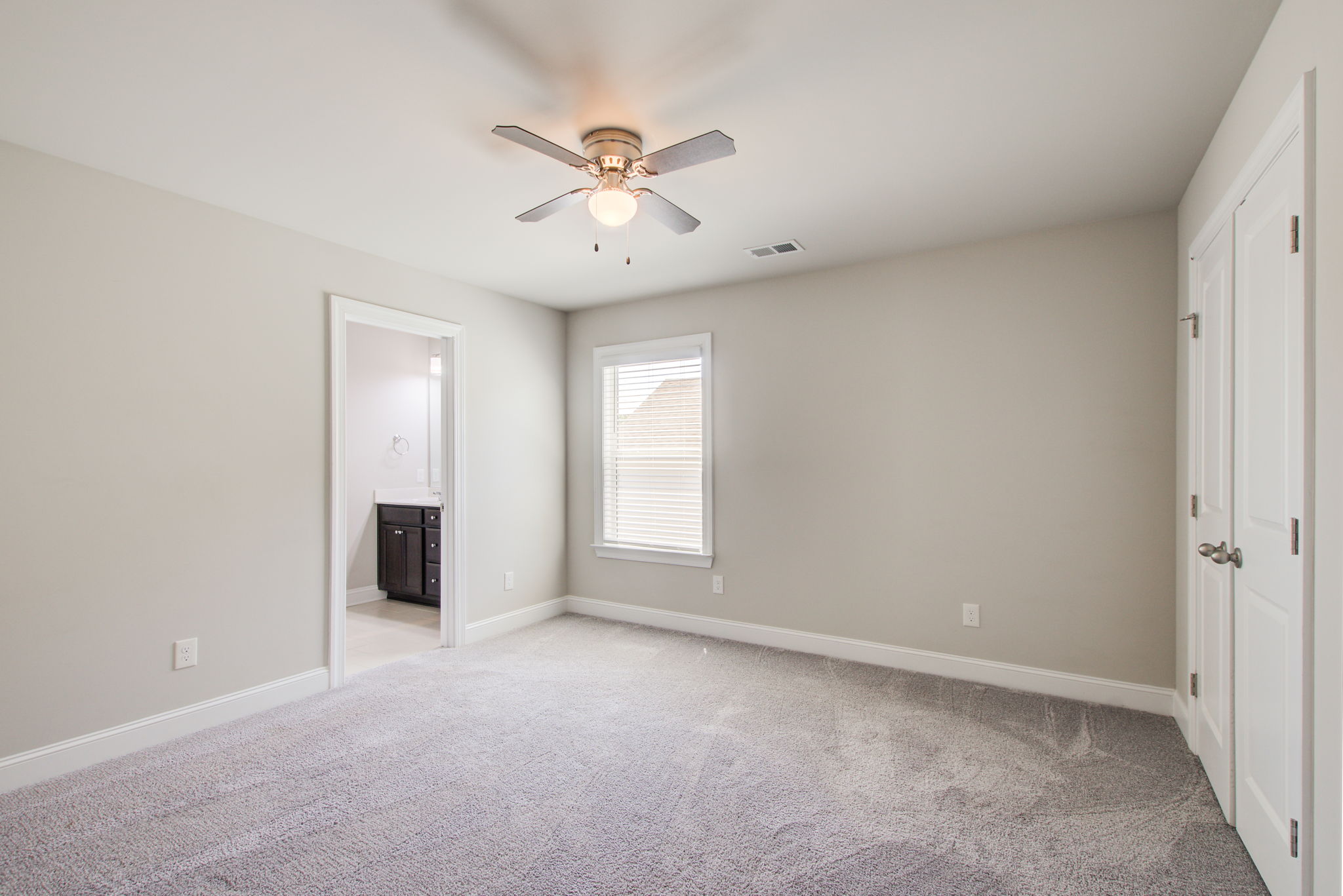 31 BR 2 A w J&J Bath