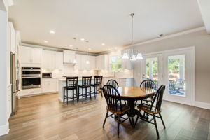 11 Kitchen Breakfast Area Split w Patio Walkout