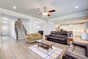 21 Living Room w UL Access