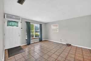 Foyer/Living Area