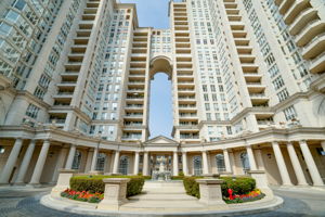 2285 Lake Shore Blvd W Unit 2210, Toronto ON