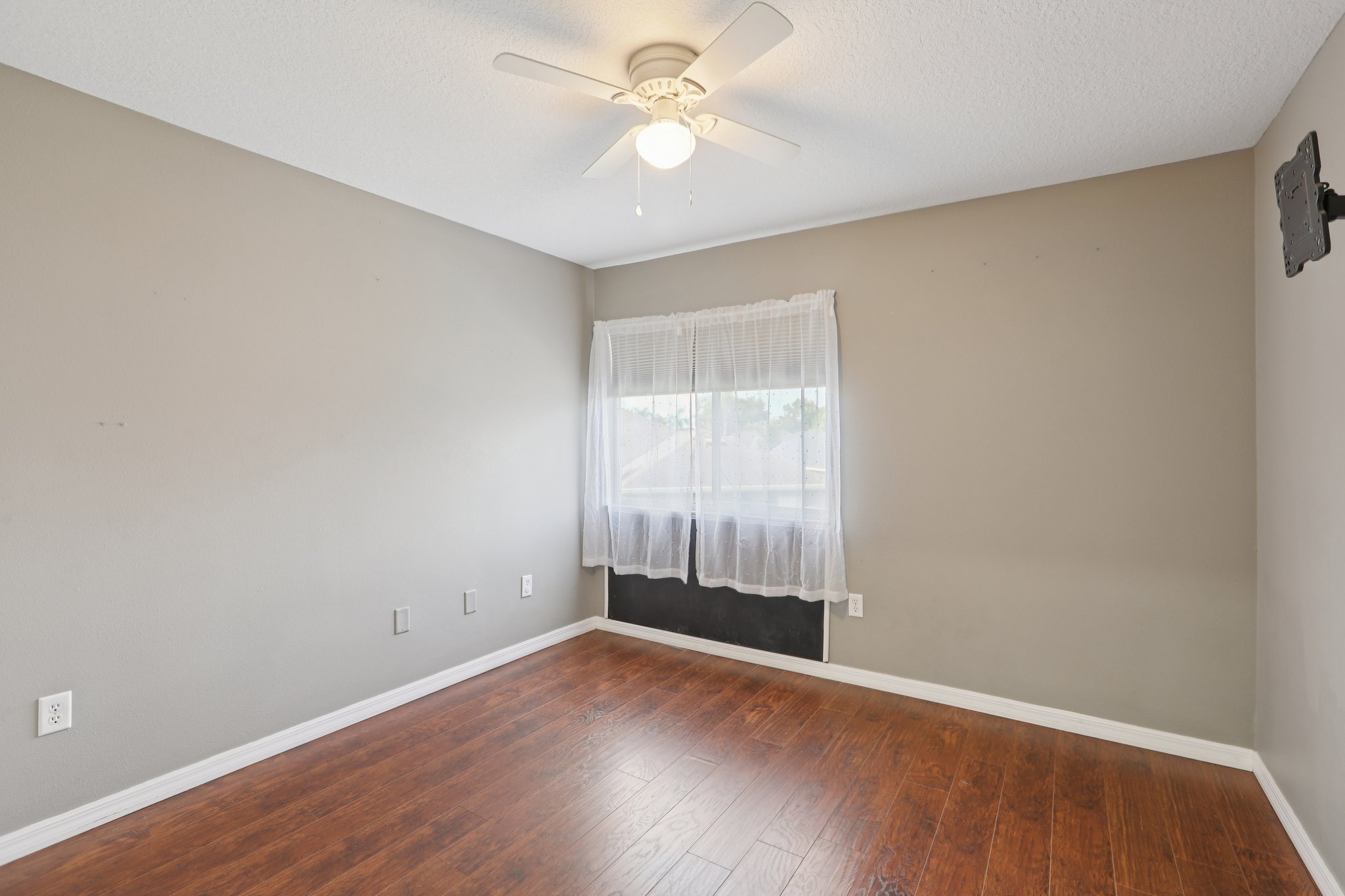 Collridge Dr-S0704-026.jpg