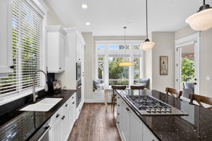 Kitchen/Breakfast Area