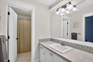 Hall Bath / Ensuite to Bedroom 3