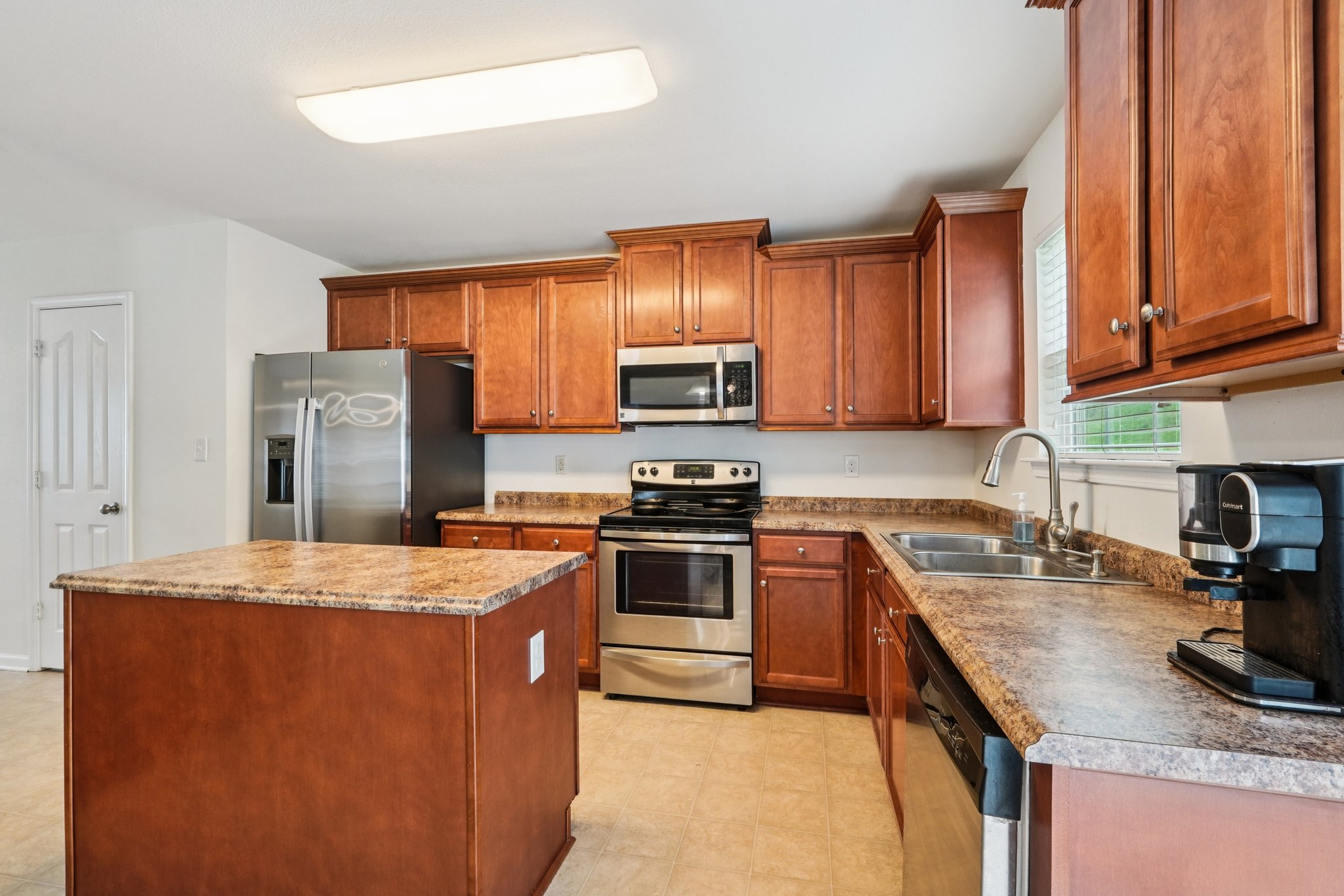 Reid Pointe Ave-S1208-018.jpg