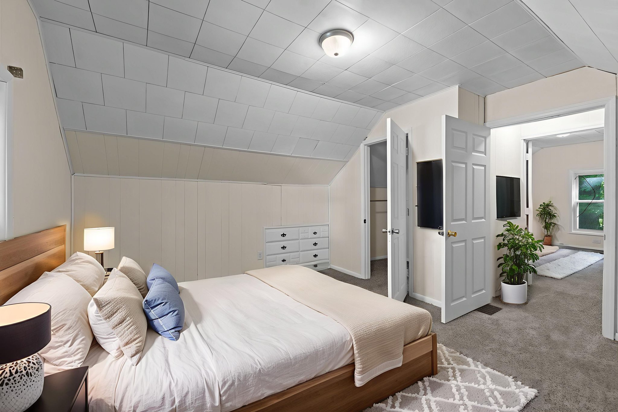 IMG_6299 virtually staged.jpeg