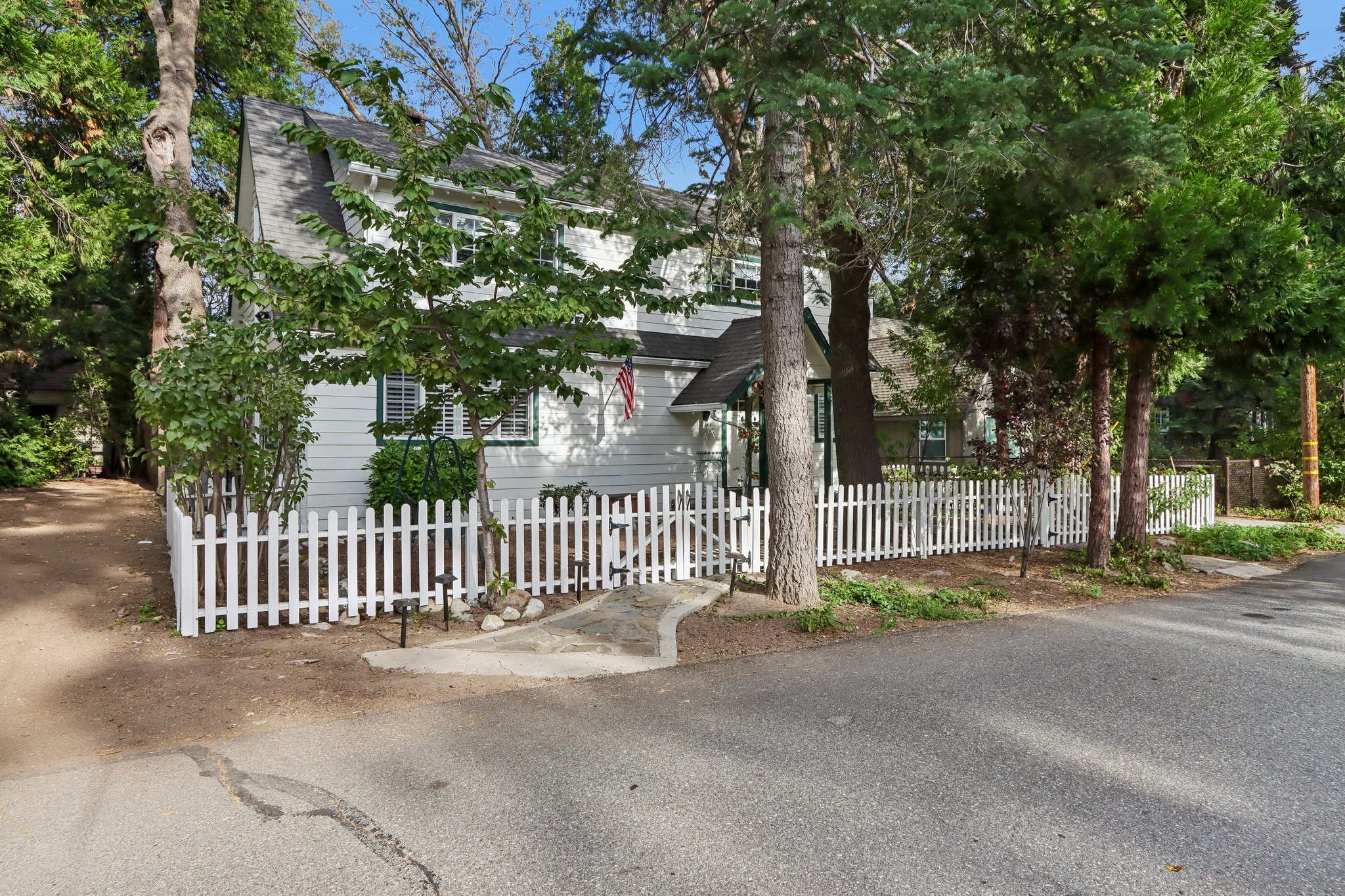 Hemlock Dr-S2808-003.jpg