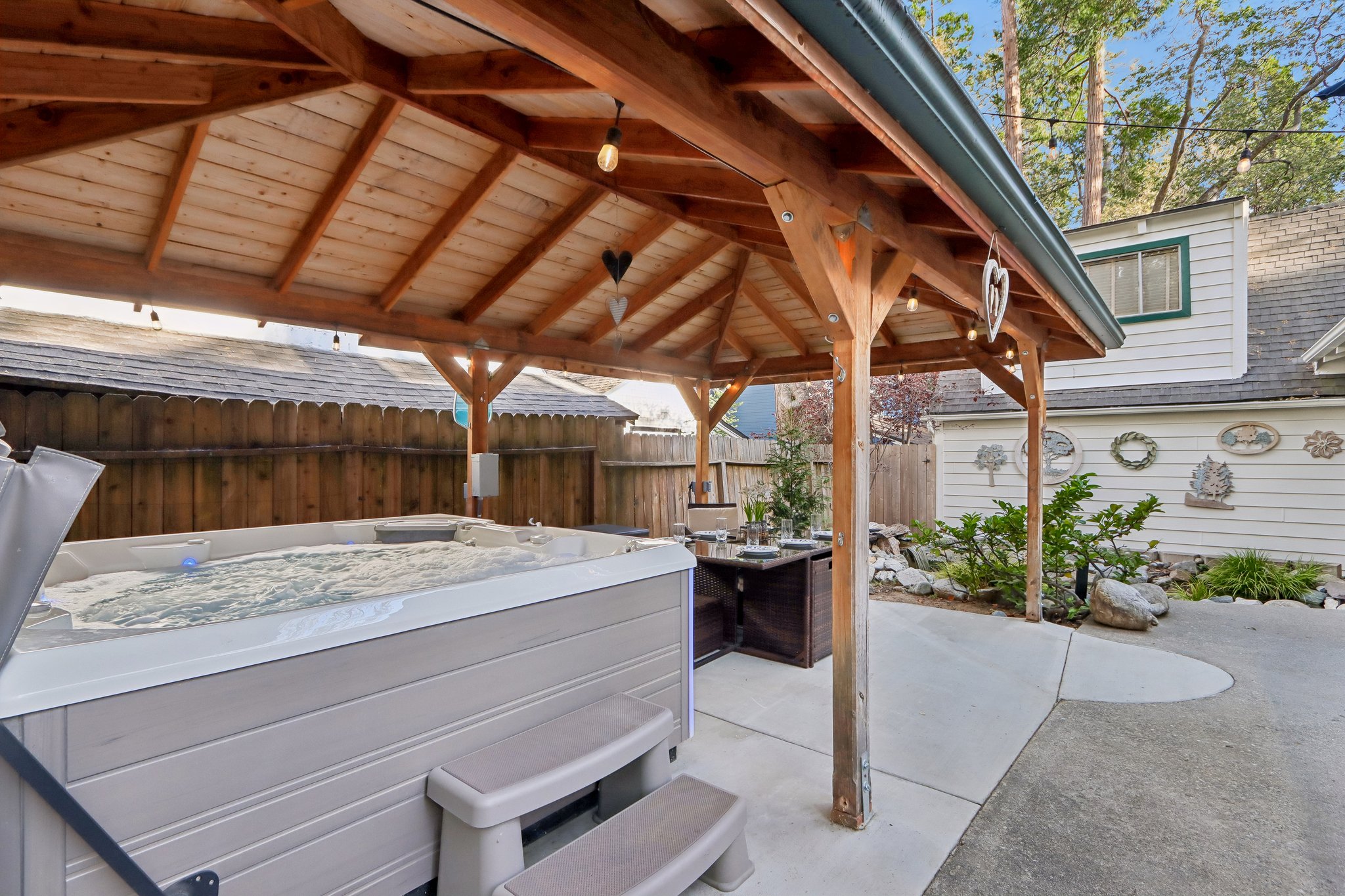 Hemlock Dr-S2808-055.jpg
